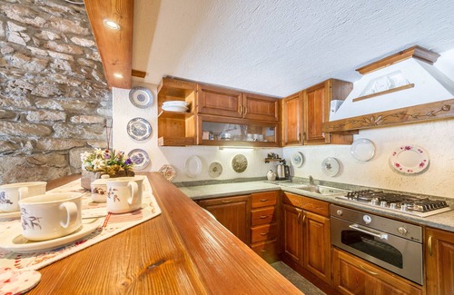 Arpy House | Holiday Home 'Arpy An' with Mountain View, Balcony and Wi-Fi