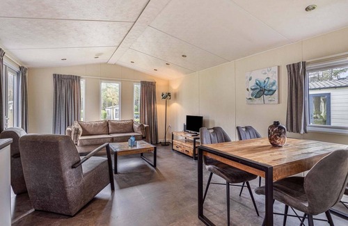 Ede Ski Chalet | ✓ Holiday home at Bospark Ede ✓ Holiday home for 4 persons ✓ Located in Ede (Gelderland) ✓ Holiday park on the Veluwe ✓ Book directly through the park