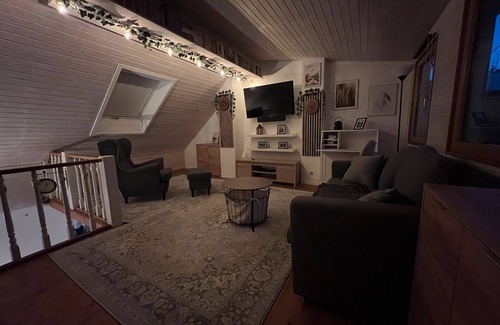 Krautscheid House | Holiday Home 'Auf Dem Knapp' with Private Terrace, Private Garden and Wi-Fi