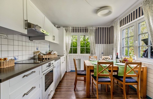 Pellworm House | Holiday Home 'Austernfischer Haus Sonnenschein' with Shared Terrace, Private Garden and Wi-Fi