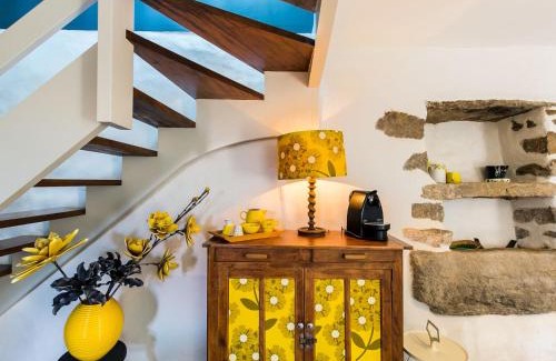 Tregunc House | Holiday Home Aven by Interhome