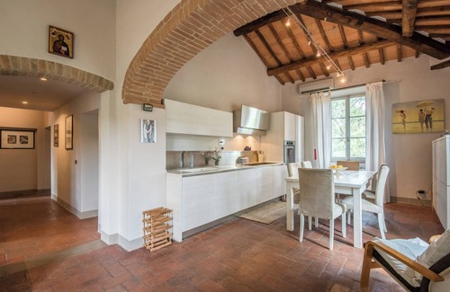 Radda in Chianti House | Holiday Home 'Beretone' with Mountain View, Wi-Fi and Air Conditioning