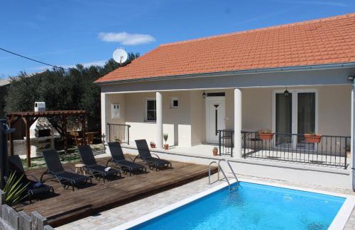 Pristeg House | Holiday Home - Balde