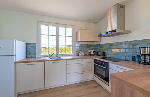 Esquibien House | Holiday Home 'Beach House 1km De La Plage' with Private Terrace, Private Garden and Wi-Fi