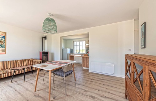 Esquibien House | Holiday Home 'Beach House 1km De La Plage' with Private Terrace, Private Garden and Wi-Fi