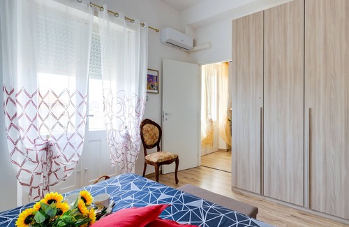 Oristano Historic Centre House | Holiday Home 'Bella Vista' with Balcony, Wi-Fi and Air Conditioning