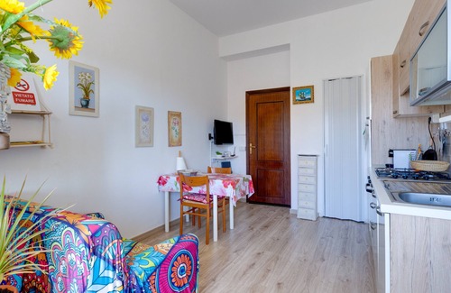 Oristano Historic Centre House | Holiday Home 'Bella Vista' with Balcony, Wi-Fi and Air Conditioning