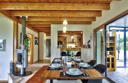 Plouarzel House | Holiday Home 'Belle Maison Vue Mer 5min De Plage' with Private Terrace, Private Garden and Wi-Fi