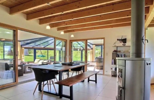 Plouarzel House | Holiday Home 'Belle Maison Vue Mer 5min De Plage' with Private Terrace, Private Garden and Wi-Fi