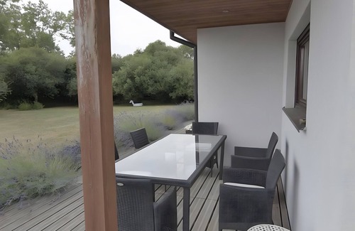 Penmarch House | Holiday Home 'Belle Maison Familiale De Kerscaven' with Private Terrace, Private Garden and Wi-Fi