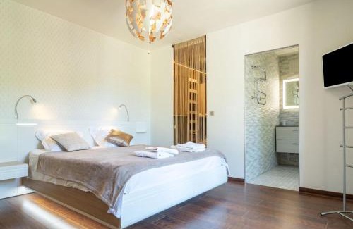 Rocbaron House | Holiday Home Bois d'Astros by Interhome