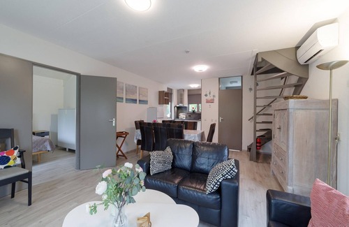 Wemeldinge House | Holiday home: Bubbles, Bounce and Relax