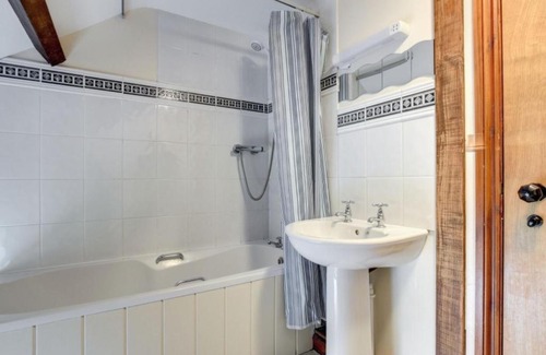 Cilmeri House | Holiday Home Bwthyn Canol by Interhome