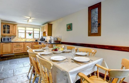 Cilmeri House | Holiday Home Bwthyn Canol by Interhome