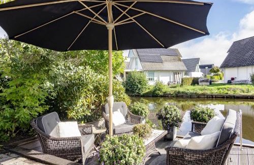 Kropswolde House | Holiday Home by Zuidlaardermeer Jetty