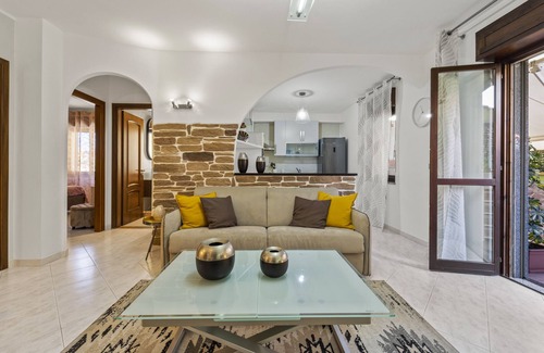 Carloforte House | Holiday Home "Ca' Alessandra" with Private Terrace and Air Conditioning