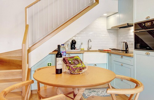 Camara de Lobos Apartment | Holiday Home "Casa do Calhau" close to the Sea with Private Terrace & Wi-Fi
