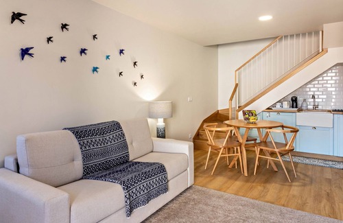 Camara de Lobos House | Holiday Home "Casa das Andorinhas" with Private Terrace & Wi-Fi