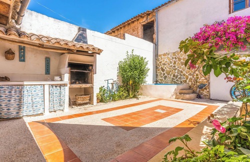 Sa Pobla House | Holiday Home Ca Sa Cristeta de Sescola with Pool, Wi-Fi, Terrace and Garden