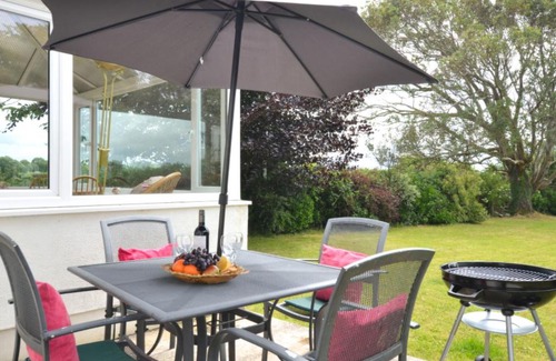 Brynsiencyn House | Holiday Home Caernarfon View Cottage by Interhome
