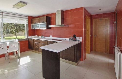 Binissalem House | Holiday Home 'Caleu' with Mountain View, Wi-Fi and Air Conditioning