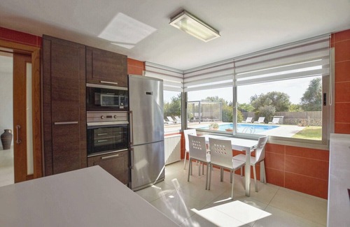 Binissalem House | Holiday Home 'Caleu' with Mountain View, Wi-Fi and Air Conditioning