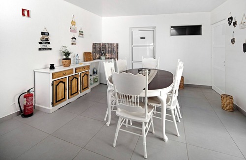 Porto Judeu House | Holiday Home 'Caminho Da Esperança' with Private Garden and Wi-Fi