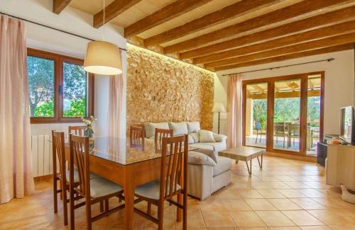 S Horta House | Holiday Home Can Marines des cami des carro by Interhome