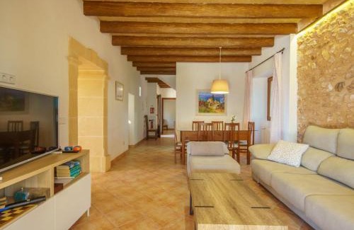 S Horta House | Holiday Home Can Marines des cami des carro by Interhome