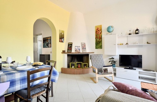 Bari Sardo House | Holiday Home "Casa Aurora con Giardino" with Private Terrace & Wi-Fi