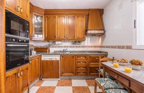 Almunecar House | Holiday Home 'Casa Carmen' with Sea View, Wi-Fi and Air Conditioning