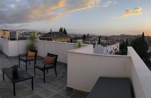 Cervantes House | Holiday Home 'Casa Con Jardín, Aparcamiento' with Mountain View, Wi-Fi and Air Conditioning