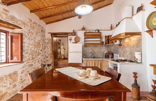 Baunei House | Holiday Home 'Casa Della Nonna Nel Borgo' with Mountain View, Private Garden and Wi-Fi