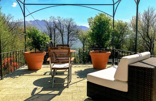 Carona House | Holiday Home CASA GIRR