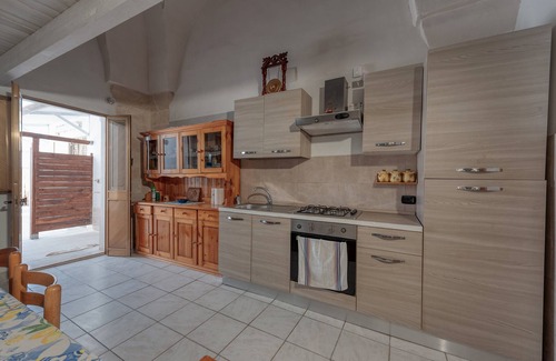 Veglie House | Holiday Home 'Casa Giulia' with Garden & Wi-Fi