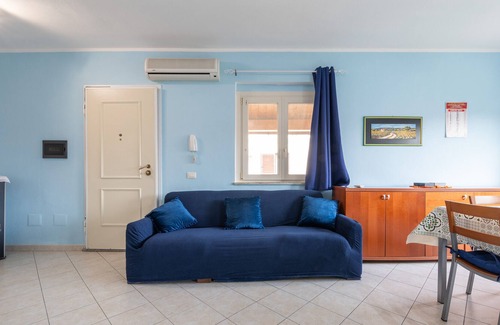 Sant'Antioco House | Holiday Home 'Casa Murru' with Balcony, Wi-Fi and Air Conditioning
