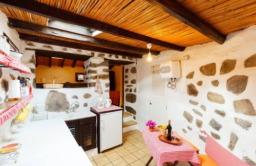 Agaete House | Holiday home Casa La Pintora, beach 2km, nice garden hiking, nature park, AGAETE