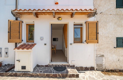 Carloforte House | Holiday Home 'Casa Lorena' with Sea View, Wi-Fi and Air Conditioning