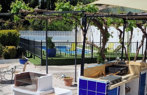 Algarinejo House | Holiday Home 'Casa Margarita' with Mountain View, Wi-Fi and Air Conditioning