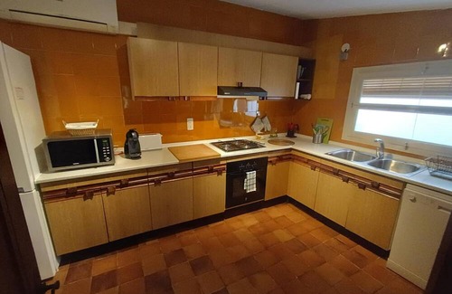 Peratallada House | Holiday Home 'Casa Peratallada' with Wi-Fi and Air Conditioning