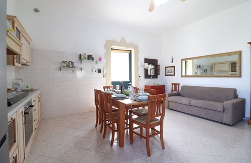 Otranto House | Holiday Home 'Casa Vacanze Jasmine A Otranto' with Balcony, Wi-Fi and Air Conditioning