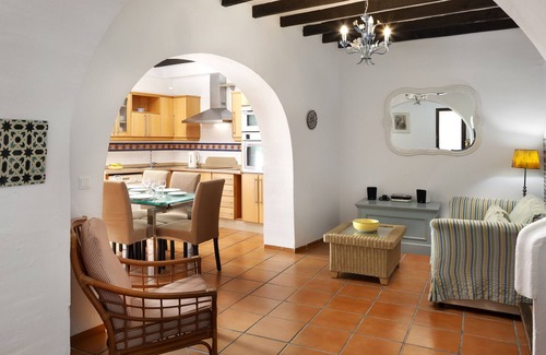 Oasis del Capistrano House | Holiday Home "Casablanca 38 Oasis de Capistrano" with Mountain View, Pool & Wi-Fi