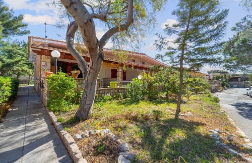 Portoscuso House | Holiday Home 'Casetta Angela' with BBQ, Shared Garden & Wi-Fi