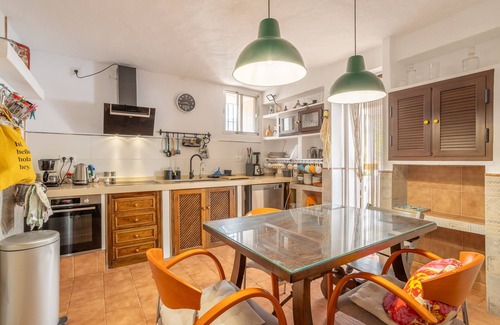 Almunecar House | Holiday Home 'Cortijo La Abuela' with Mountain View, Wi-Fi and Air Conditioning