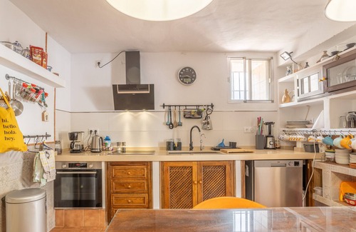 Almunecar House | Holiday Home 'Cortijo La Abuela' with Mountain View, Wi-Fi and Air Conditioning