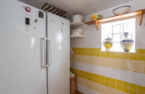 Almunecar House | Holiday Home 'Cortijo La Abuela' with Mountain View, Wi-Fi and Air Conditioning