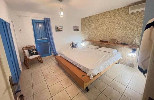Sant'Antioco House | Holiday Home 'Cottage Turri' with Sea View, Wi-Fi and Air Conditioning