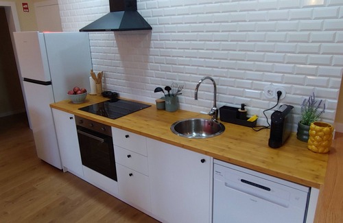 Campo de Gerez House | Holiday Home 'Custódia Grandmother's - 1' with Mountain View, Private Pool and Wi-Fi