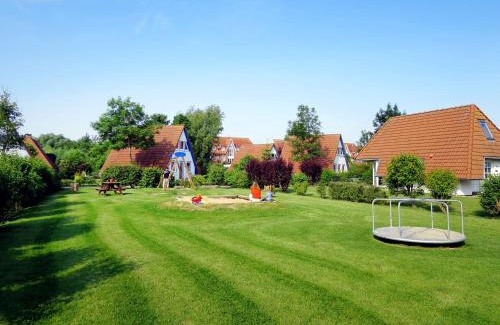 Dorumer Neufeld House | Holiday Home Cuxland Ferienpark-1 by Interhome