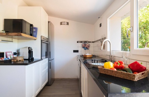Tertenia House | Holiday Home 'Dammar' with Mountain View, Wi-Fi and Air Conditioning